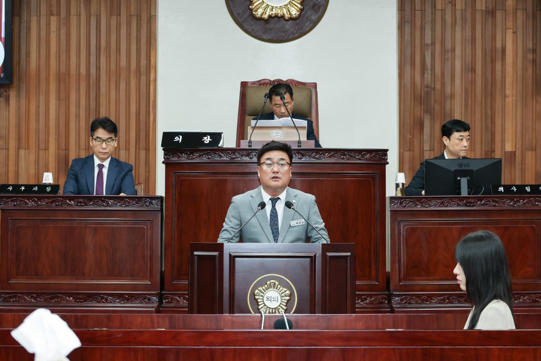 '제77회 임시회 제1차 본회의' 게시글의 사진(8) 'IMG_2688.jpg'