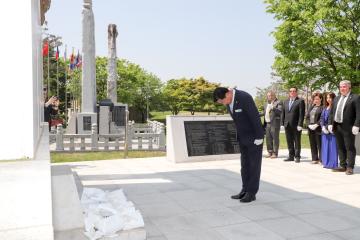 그리스군 참전비 참배 및 오찬
