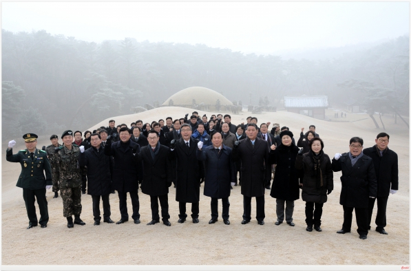 현충탑과 영녕릉 참배